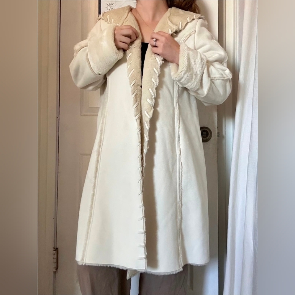 Elegant Cream Teddy Jacket for Women - Picture 2 of 12